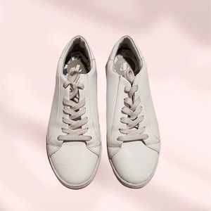 Thousandfell lace up sneakers women's white size 6.5